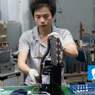 除湿机装配流水线